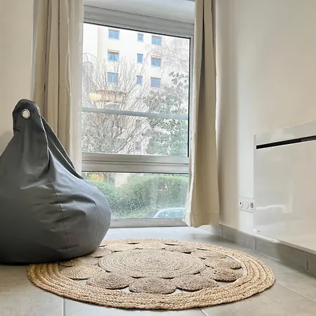 Danburry Apartment *